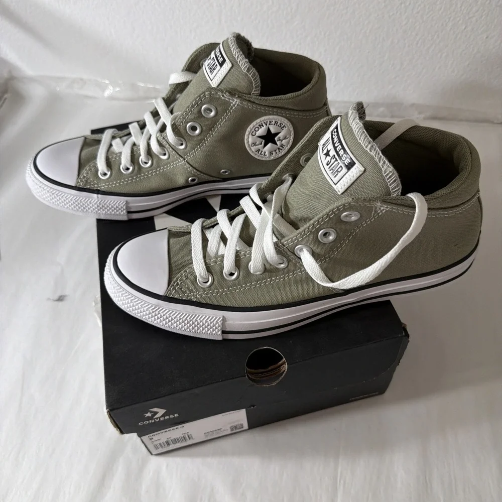 Converse Women's 9 Chuck Taylor Madison Mid Top Padded Sneakers New Sage Green